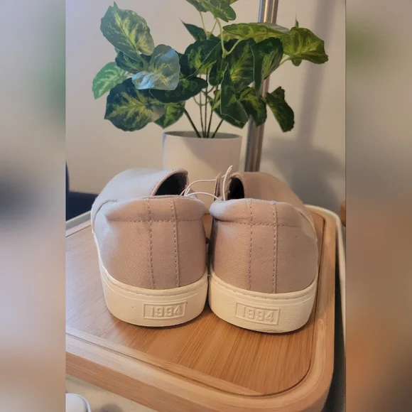 NWT Old Navy Canvas Slip-On Sneakers For Women Cotton Canvas - Picture 4 of 10